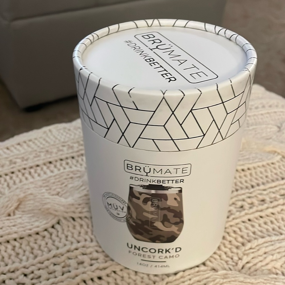 NIB Brümate Uncork’d Tumbler-Forest Camo